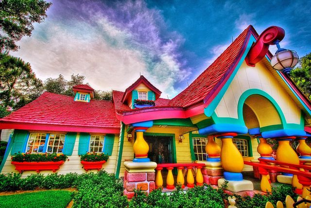 O casă ce arată ca una din filmele Disney a fost scoasă la vânzare. Unde se află și care e suma cerută