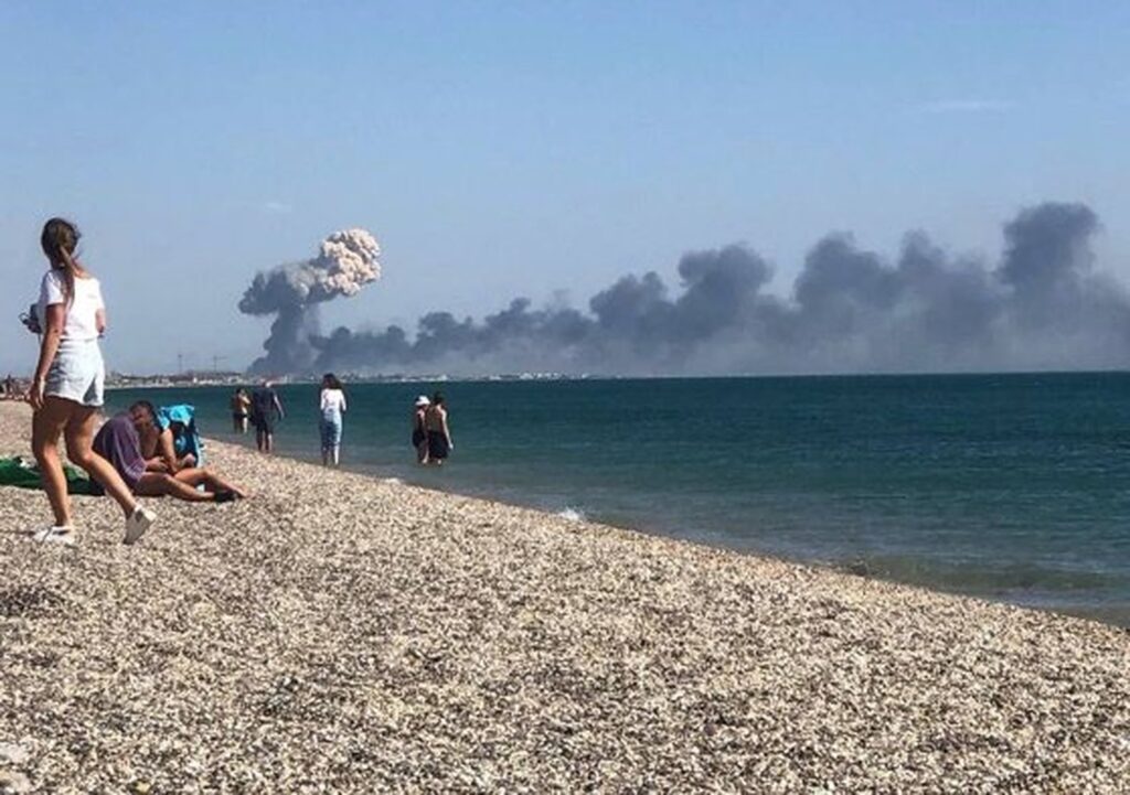 Explozii de proporții la o bază militară rusească din Crimeea. O persoană a murit și alte cinci au fost rănite