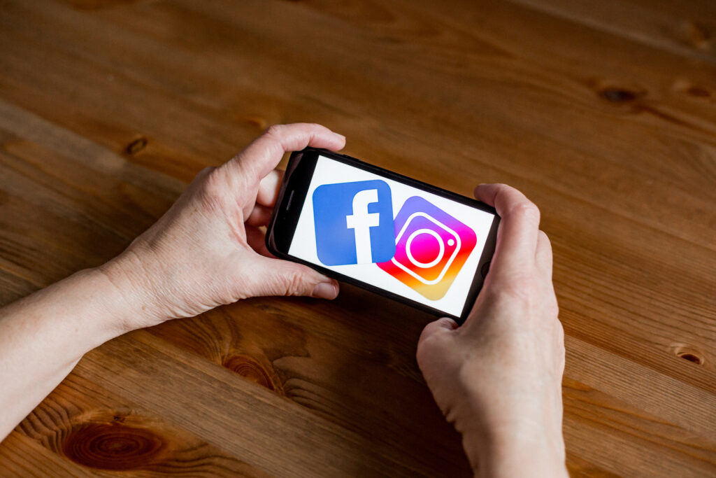 Avertizări pentru utilizatorii de iPhone: Facebook și Instagram vă urmăresc întreaga activitate