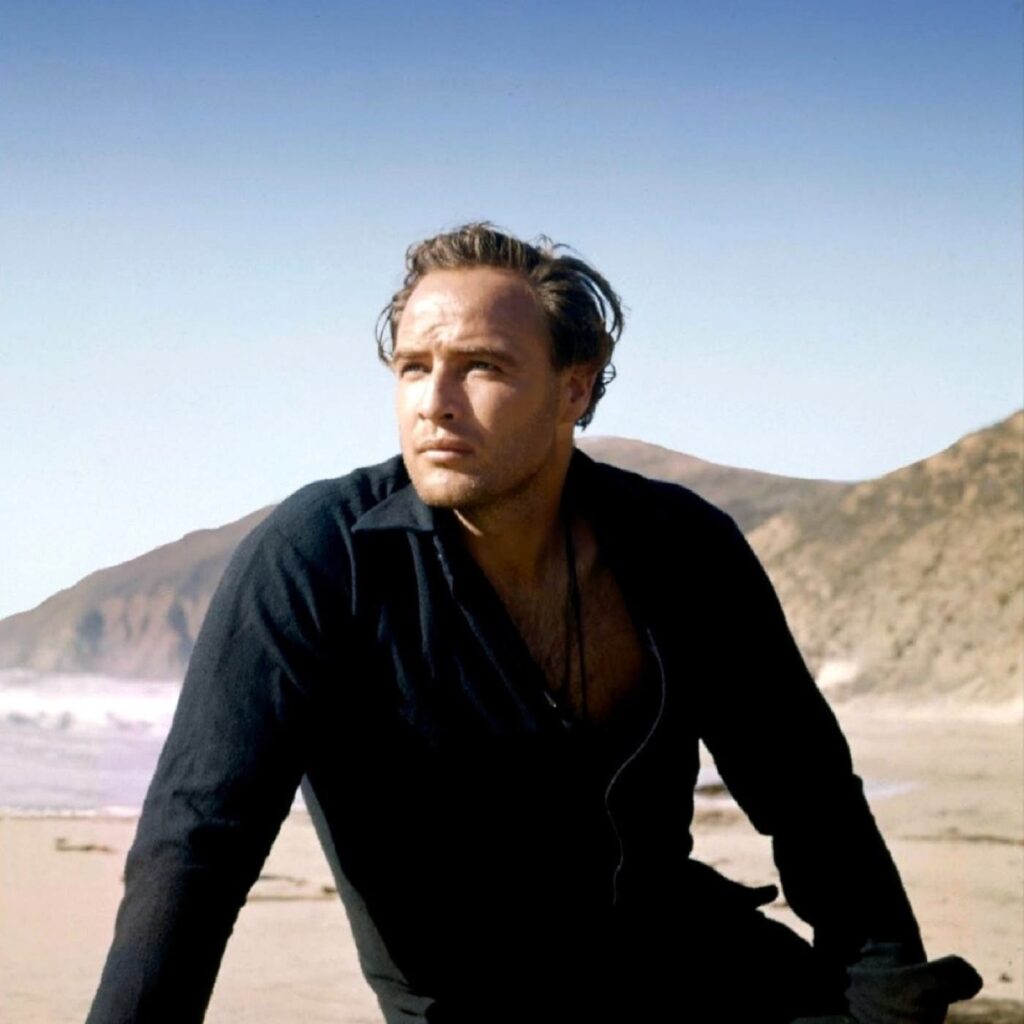 Noi dezvăluiri despre tragediile din viața legendarului actor Marlon Brando. În spatele imaginii sale, o existență marcată de mizerie