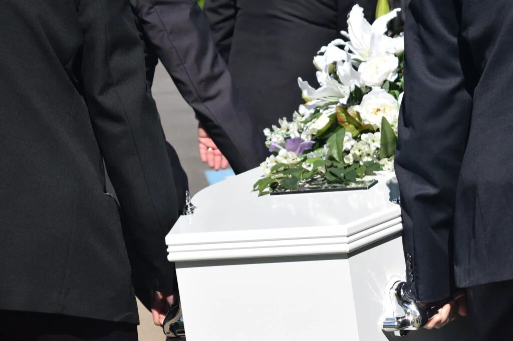 Un băiat, pe care familia îl credea mort, și-a sunat mama în ziua în care trebuia să aibă loc înmormântarea