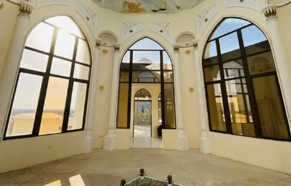 Povestea ciudată a palatului „blestemat” al lui Al Qasimi: „Șeicul a fugit din palat după doar o noapte”. Foto