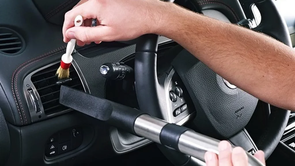 Ce poți face pentru a scăpa de mirosurile neplăcute din mașină. Sfaturi utile pentru șoferi