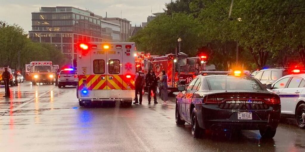 Patru oameni, loviți de un fulger lângă Casa Albă. Au suferit răni care ar putea fi mortale