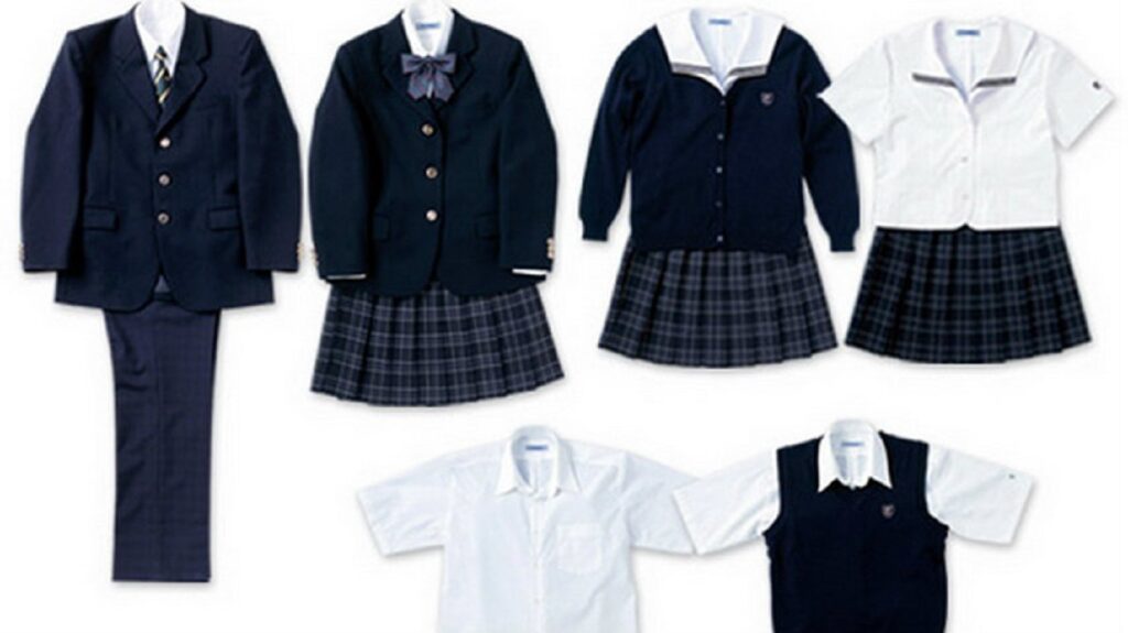 Unde puteți găsiți cele mai ieftine uniforme școlare. Prețurile din marile magazine