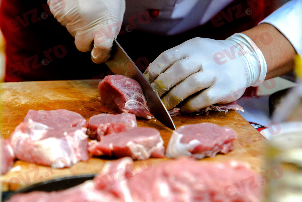 Au apărut „arome de carne de vită și de porc” pe piață. Cine profită de falsurile din industria alimentară