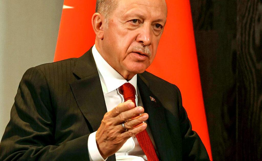 Erdogan recunoaște că armata turcă a bombardat poziții insurgente din Siria și Irak. Sfatul lui Putin n-a făcut doi bani