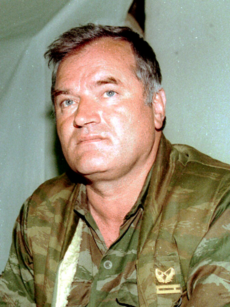Fostul lider militar al sârbilor din Bosnia, Ratko Mladic, spitalizat la Haga, în stare gravă de sănătate. El a fost condamnat la închisoare pe viață