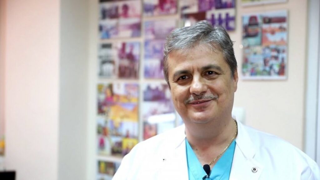 Medicul Alexandru Săvulescu, pus sub control judiciar. Chirurgul – șef de la Spitalului Universitar ar fi primit bani și bijuterii pentru intervenții medicale