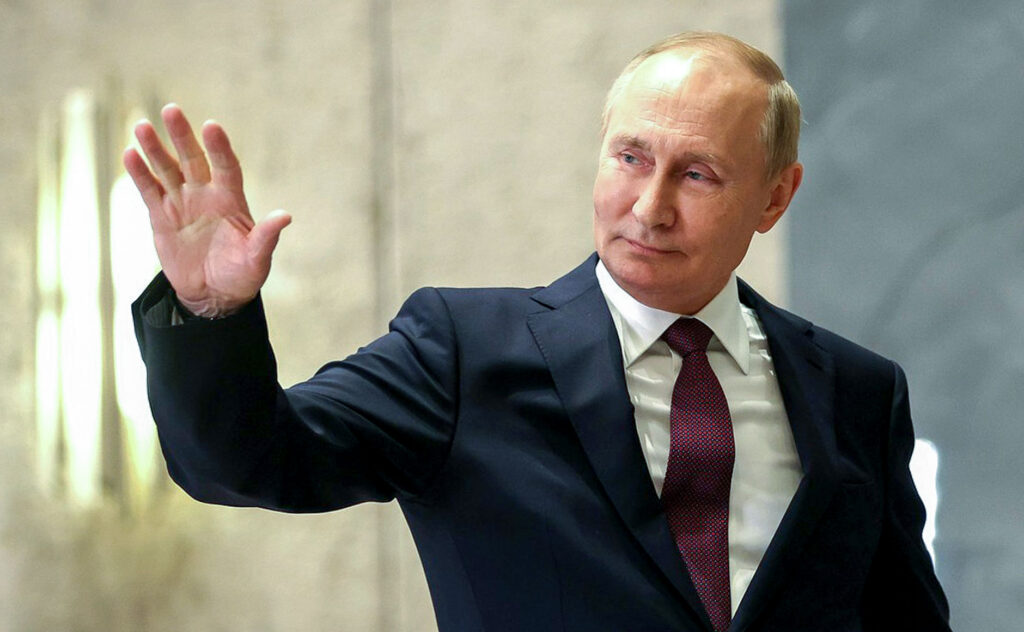Cine l-a învățat pe Vladimir Putin „să mintă” și să gândească „ca un terorist”. Foștii spioni rup tăcerea