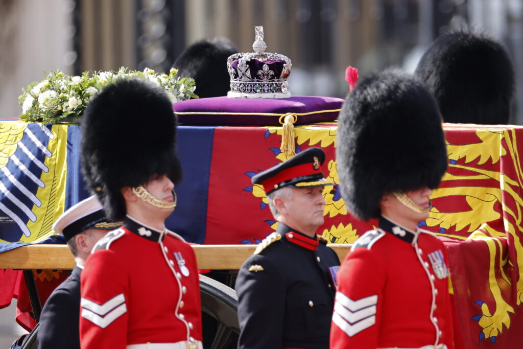 Prințul român care conduce ceremonialul funerar al reginei Elisabeta II. Generalul Cristopher Ghika a intrat în conflict cu administrația Trump