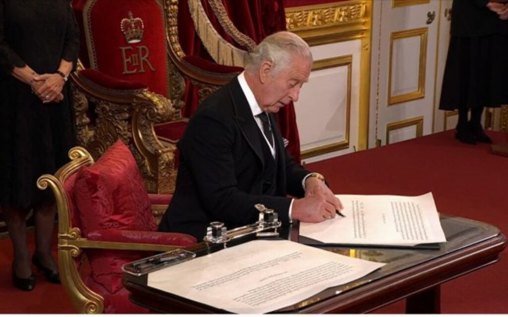 UPDATE. Prințul Charles a devenit oficial regele Carol III. Prima decizie a noului suveran vizează funeraliile defunctei regine