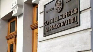 Decizie importantă a CSM. Judecătorii și procurorii nu pot fi în același timp și monahi