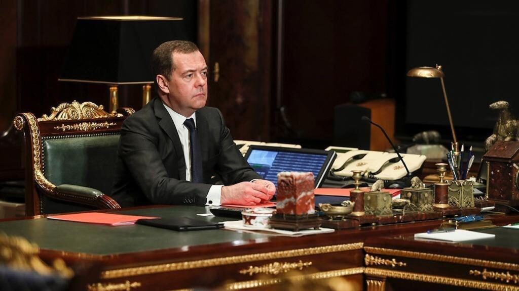 Dmitri Medvedev amenință Occidentul cu citate din Apocalipsă: „Popoarele lor vor simți durerea din plin”