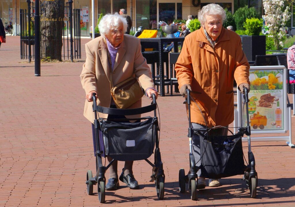 Românii care pot ieși la pensie în 2023. Cum se stabilește data pensionării pentru limită de vârstă
