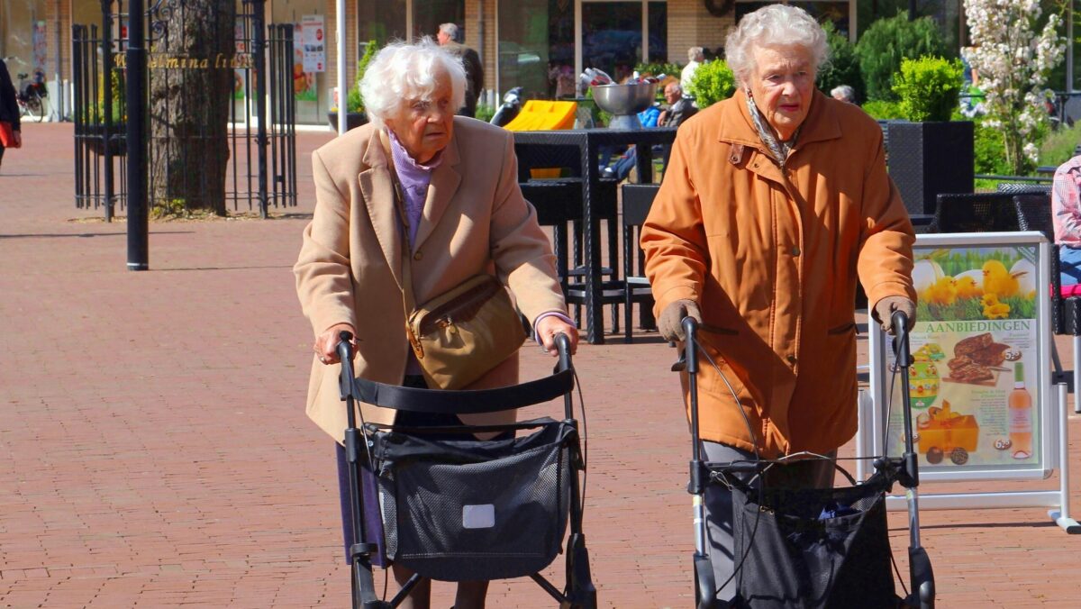 Românii care pot ieși la pensie în 2023. Cum se stabilește data pensionării pentru limită de vârstă