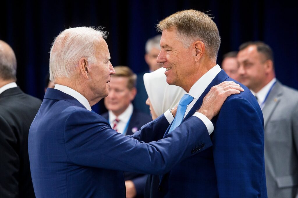 Klaus Iohannis, primit de Joe Biden la Casa Albă. Principalele teme de discuție