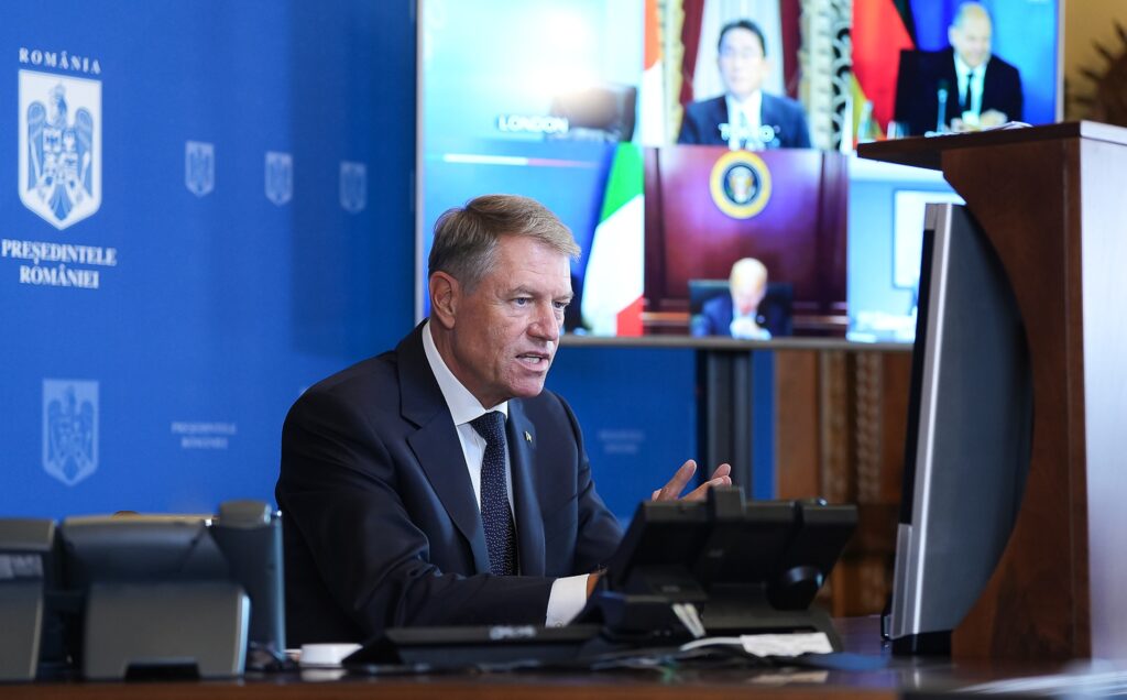 Klaus Iohannis, întâlnire în format restrâns cu liderii NATO și UE: „Președintele României a reiterat apelul la acțiuni coordonate de eliminare a dependenței energetice de Rusia”