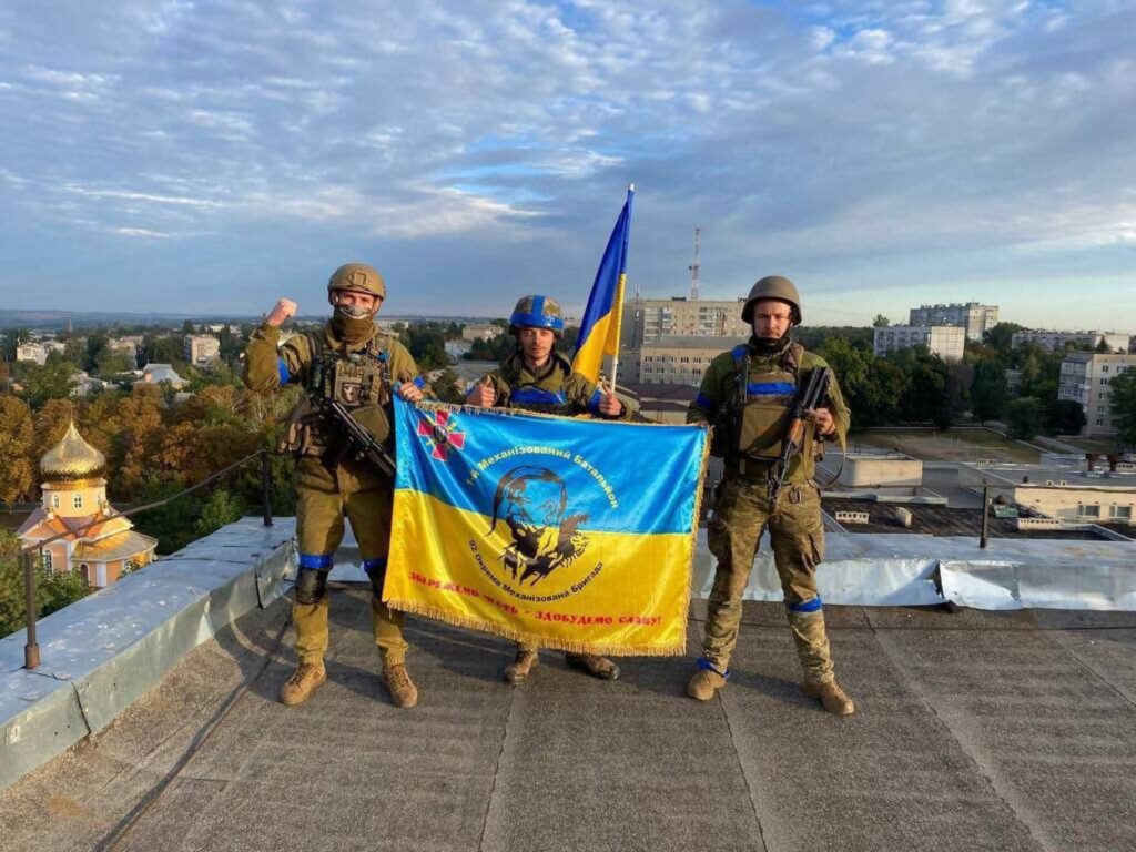 Ucrainenii au recucerit orașul Kupiansk. Sectorul din nord-est al frontului rusesc se prăbușește. Video