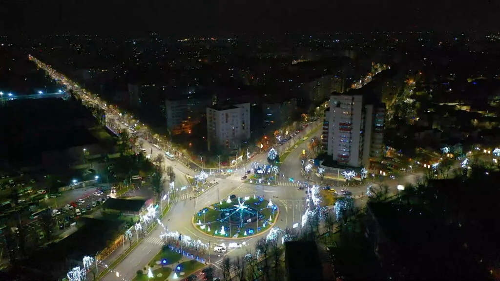 Sondaj inedit pe Facebook! Primarul Daniel Băluță le cere oamenilor să decidă dacă vor sau nu luminițe de sărbători pe străzile din Sectorul 4