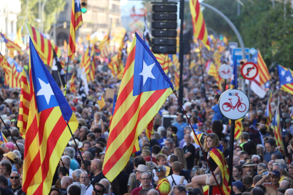 Spania dă în clocot. Locuitorii Cataloniei își cer independența în stradă