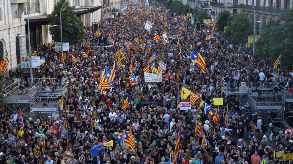 Proteste la Barcelona. Spaniolii se opun amnistiei pentru separatiştii catalani