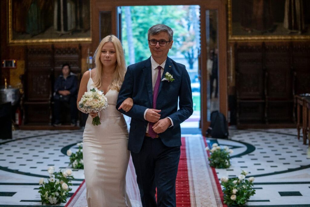 Apariție-surpriză la nunta fiicei ministrului Energiei. Virgil Popescu are susținere la Ambasada Statelor Unite