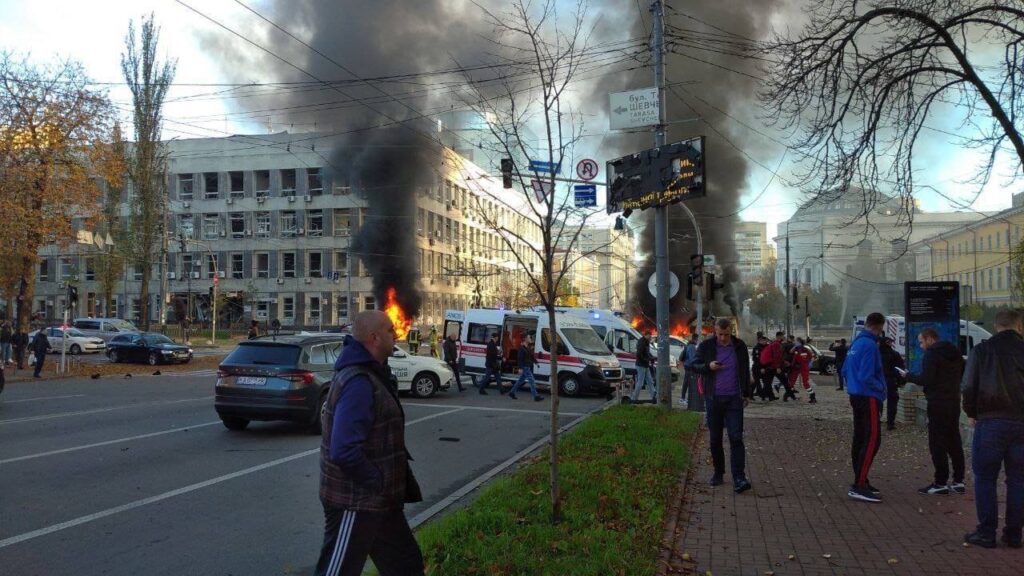 Mai multe explozii au zguduit Kievul, după avertismente de rachete: „Explozii la Kiev! Rămâneţi la adăpost”