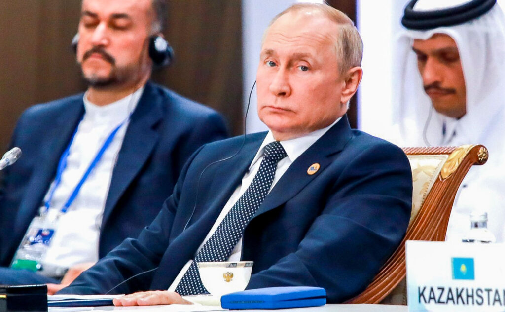 Generalii de la Kremlin se pregătesc să-l apere pe Vladimir Putin. Vor fi mobilizați preoți, experți în magia neagră, hipnoză şi astrologi