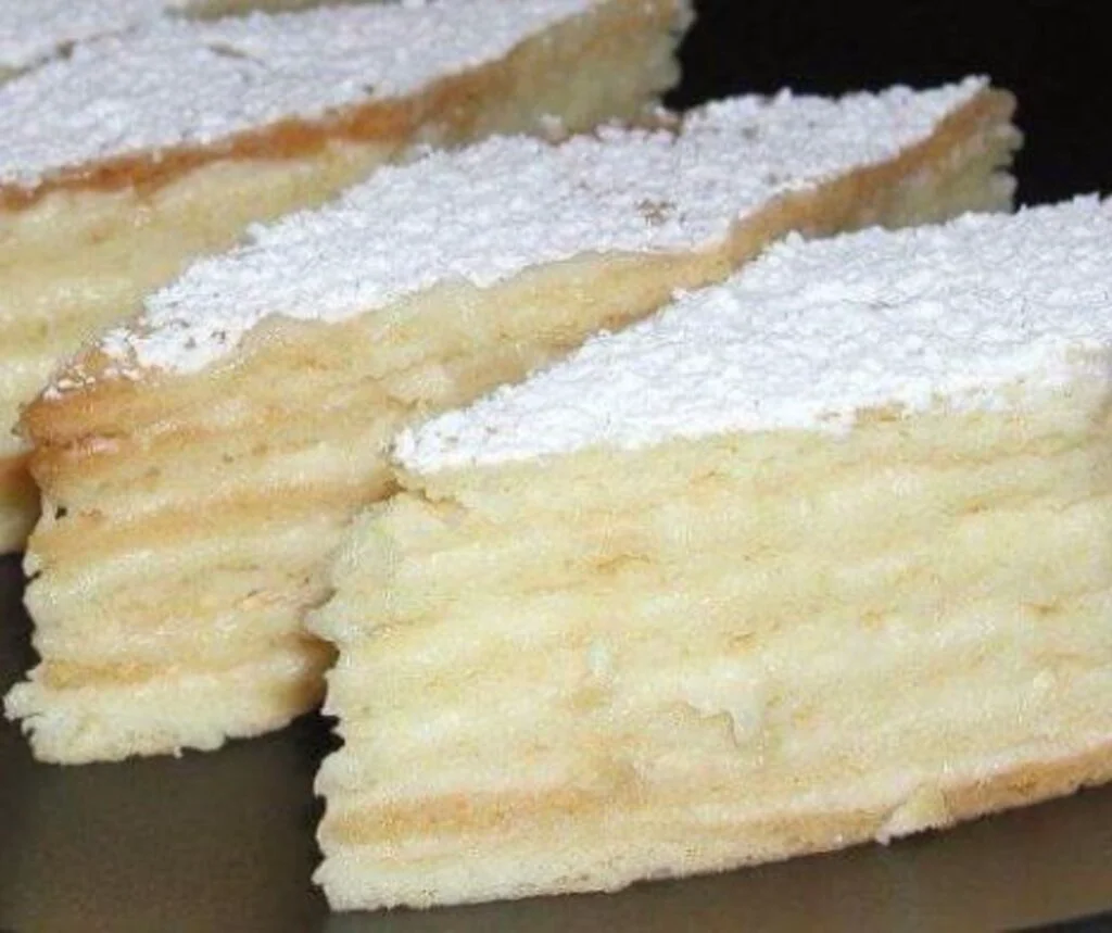 Prăjitura Albă ca Zăpada cu lămâie. Rețetă veche, gustoasă şi foarte uşor de făcut