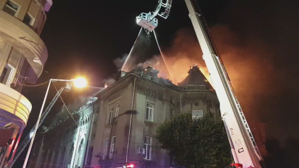 A fost stins! Incendiu la sediul Arhiepiscopiei Tomisului. Flăcări uriașe în clădirea patronată de IPS Teodosie – Video