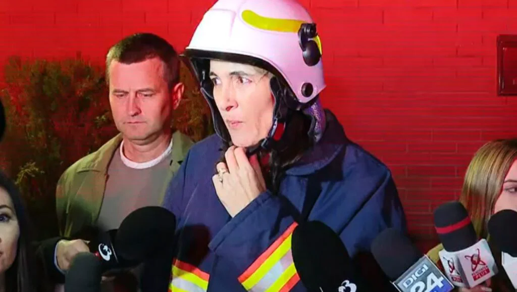 Clotilde Armand, anchetată pentru apariția în echipament de pompier. Ce sancțiune prevede Codul penal