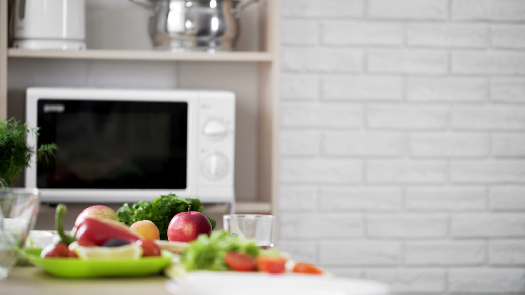 Alimente și obiecte care pot deveni periculoase dacă sunt încălzite în cuptorul cu microunde