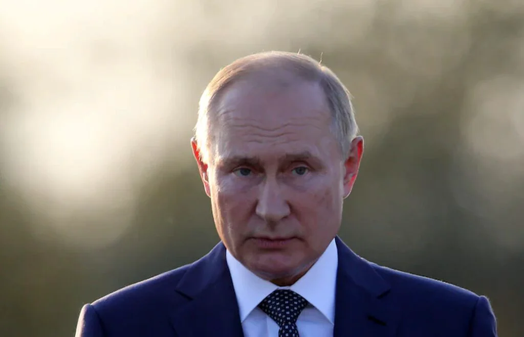 Vladimir Putin este informat în legătură cu provocările la care este supusă armata rusă