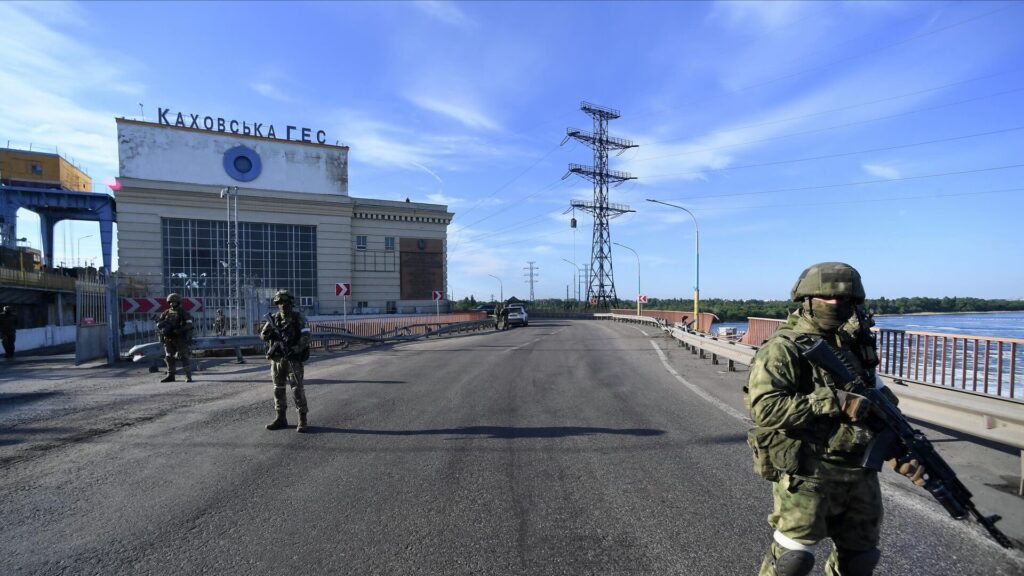 Război în Ucraina, ziua 240. Rusia intenționează să arunce în aer barajul de la Kakhovka. Armata lui Vladimir Putin atacă cu rachete Zaporojie și Harkov