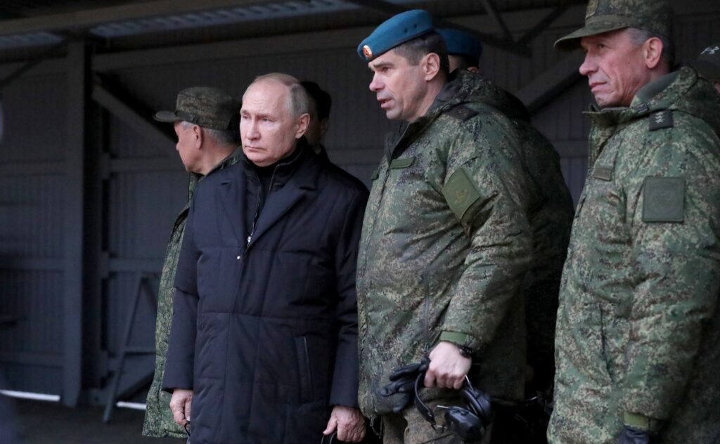 Armata rusă așteaptă ordinele lui Vladimir Putin pentru anul viitor. Ministrul Apărării pregătește darea de seamă pentru situația din Ucraina