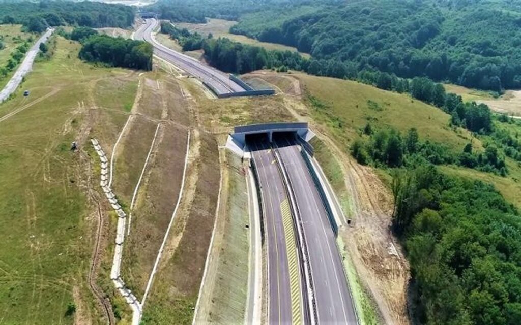 Contractul pentru cei nouă kilometri lipsă din autostrada A1 a fost semnat. Termenul de finalizare – aproape patru ani. Grindeanu: „E o companie extrem de serioasă”