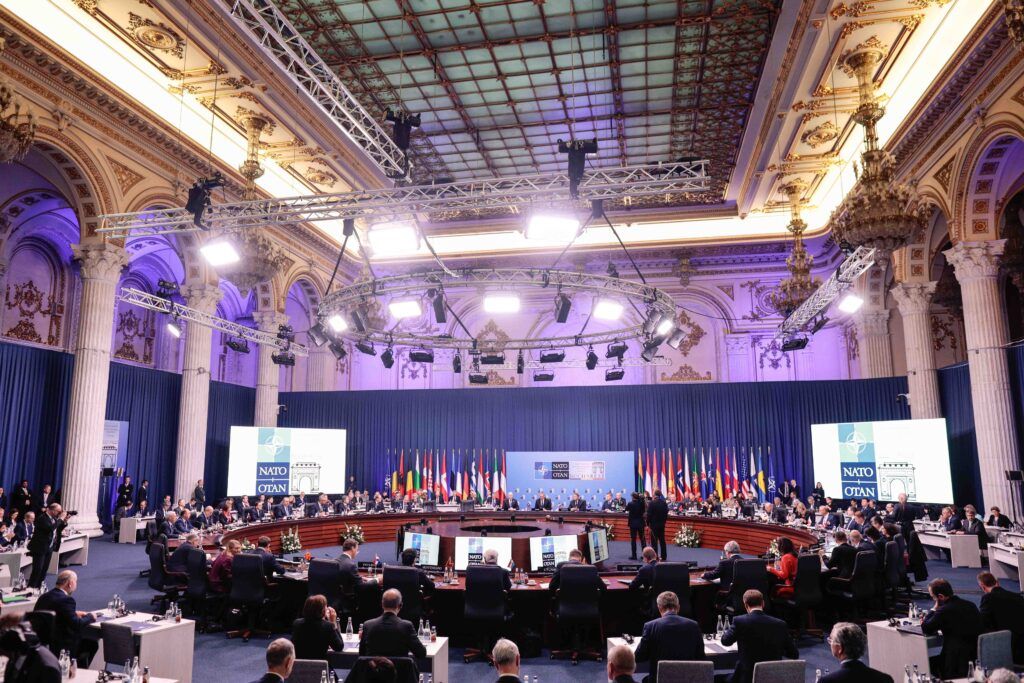Reuniune NATO la București. Discuții despre China și securitatea la Marea Neagră