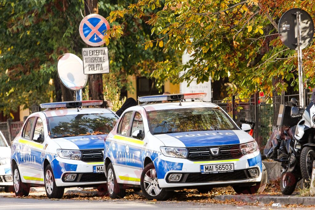 Comisarul-șef de la Poliția din Piatra Neamț și-a urmărit fosta amantă cu mașinile instituției prin oraș. A fost ajutat de încă trei colegi