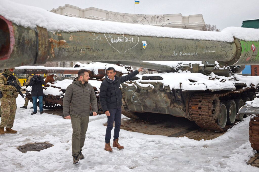 Într-o vizită-surpriză în Ucraina Rishi Sunak s-a întâlnit cu Volodimir Zelenski