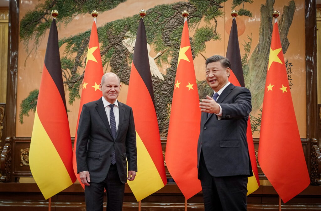 Vizita lui Olaf Scholz în China stârnește panică în Europa şi în propriul partid. Ce planuri ascunse are cancelarul cu Xi Jinping