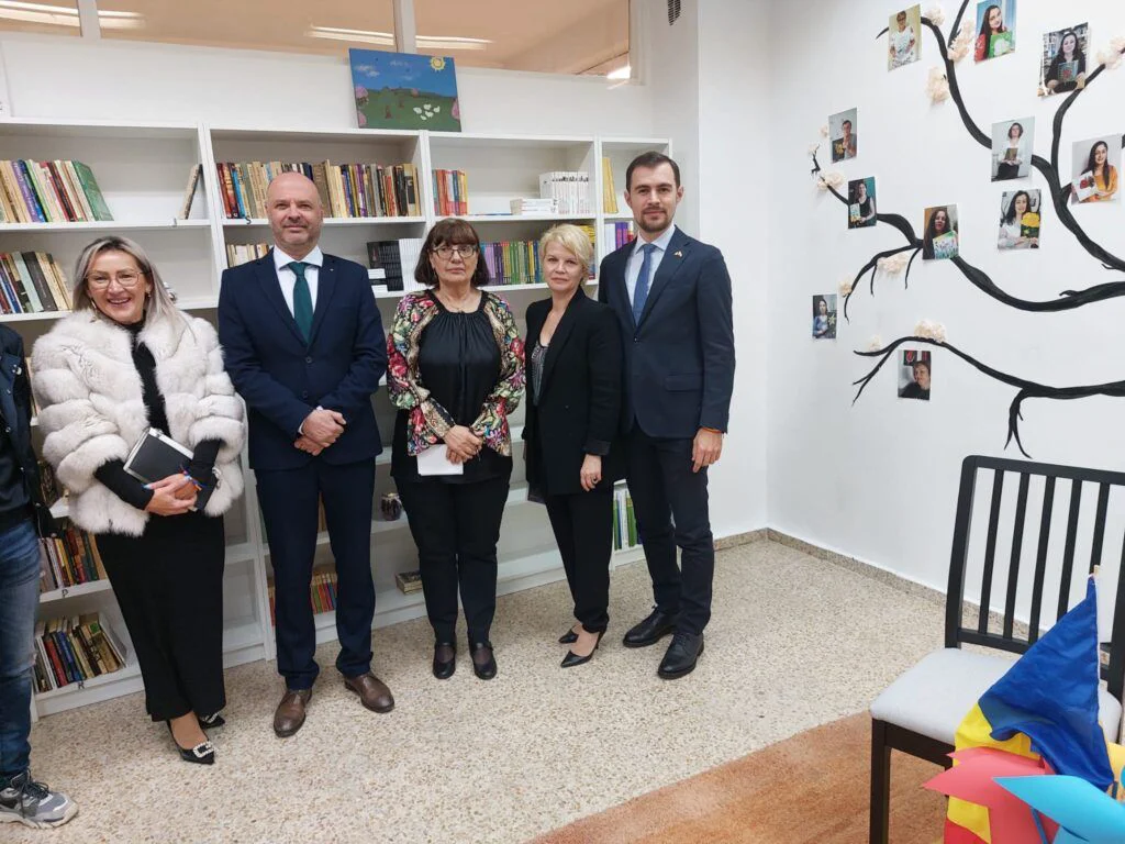 Un fost notar, azi scriitor, a deschis o bibliotecă pentru 15.000 de români în orașului lui Cervantes