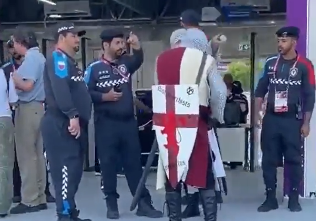 Campionatul Mondial din Qatar. Suporterii costumați în cruciați sunt interziși pe stadioane. Video