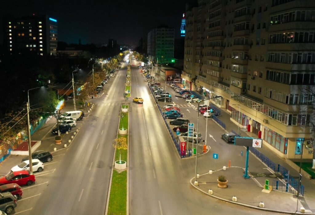 Bulevardele și străzile din Sectorul 4, salubrizate seară de seară