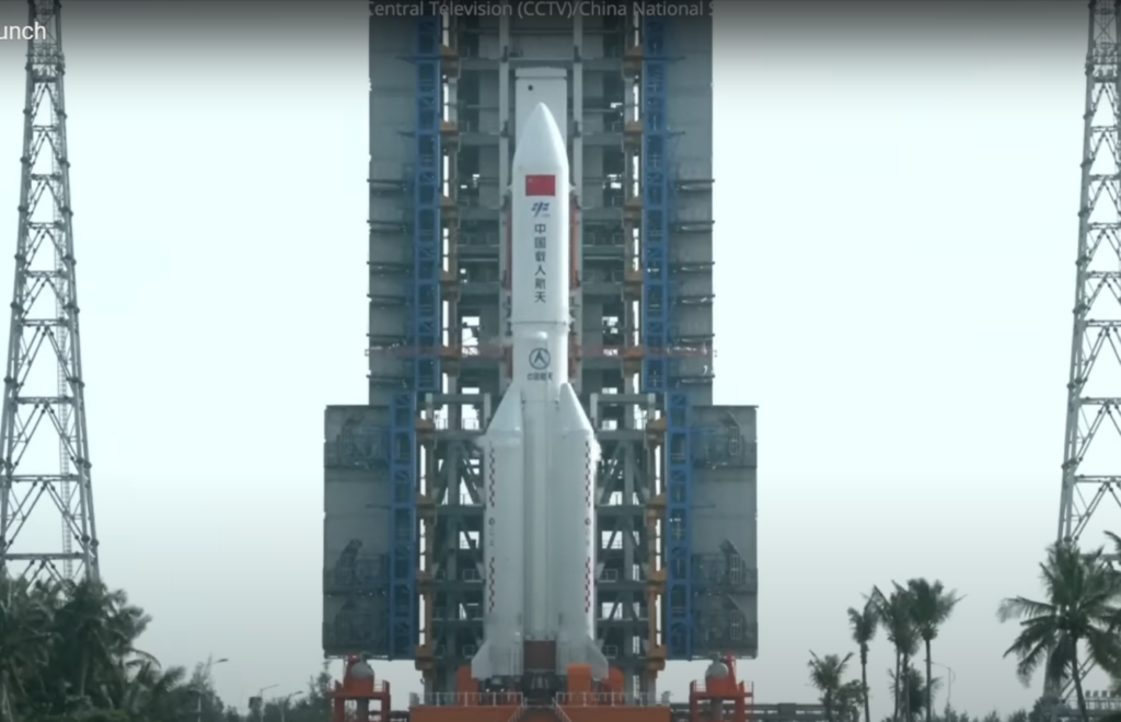O rachetă de 23 de tone se prăbușește necontrolat pe Pământ. Experții monitorizează situația cu atenție. Video