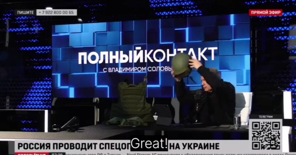 Propagandiștii lui Putin. Un prezentator TV le arată recruților ruși ce echipamente bune primesc: „Ce mai vreți?”