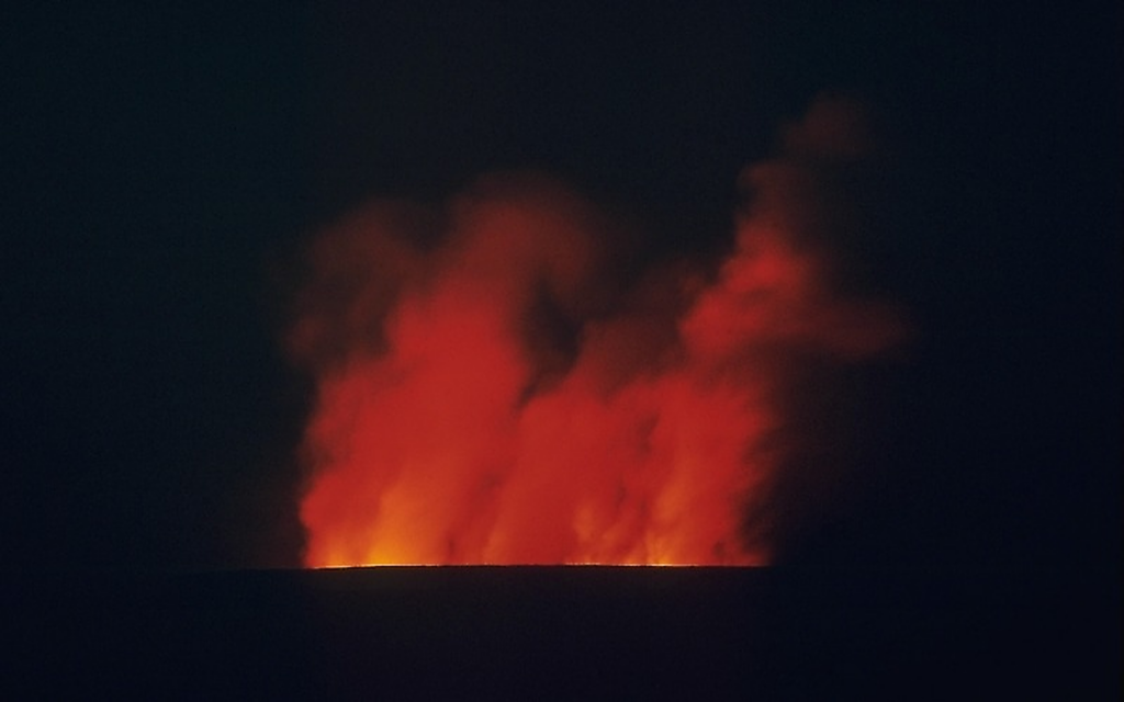 Cel mai mare vulcan activ din lume a erupt. Înaintarea fluxurilor de lavă este dinamică și schimbătoare