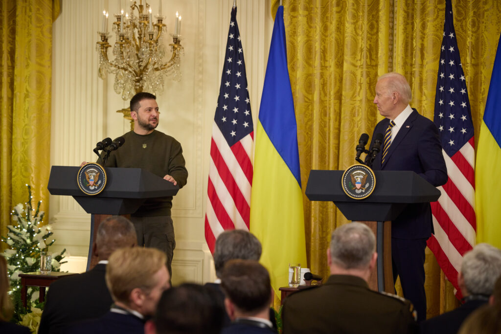 Război în Ucraina. Zelenski primit „ca un erou” la Washington