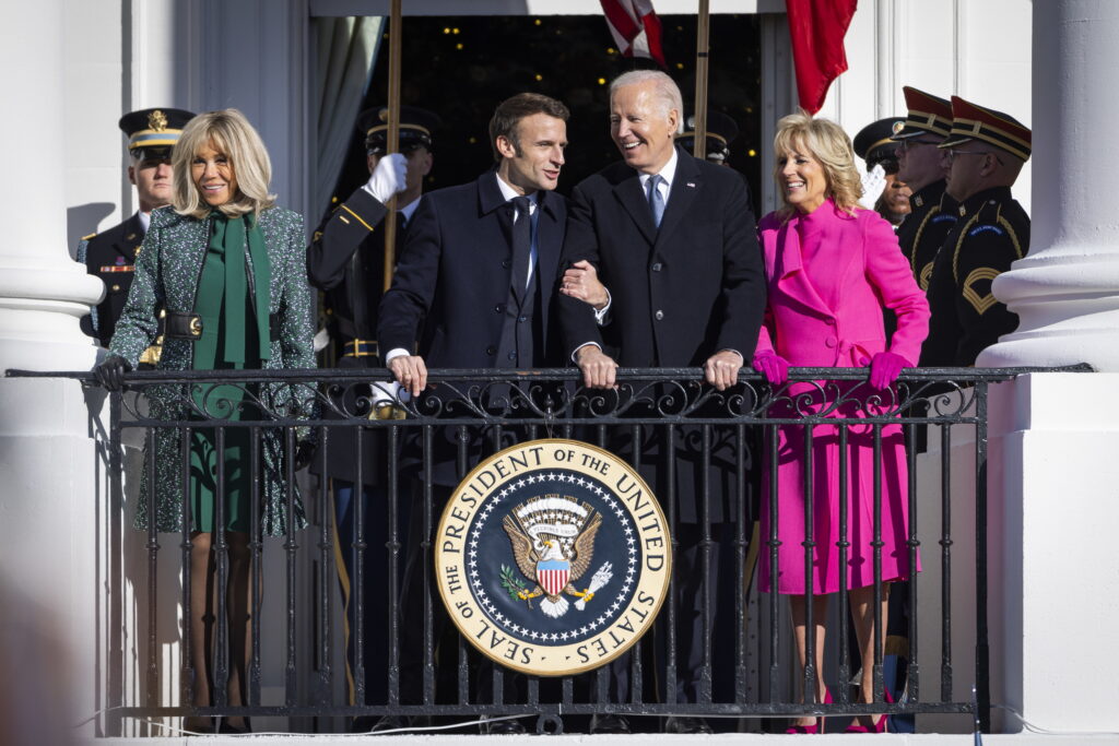 În Statele Unite, Macron și Biden își arată disponibilitatea de a face compromisuri