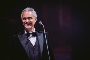 Experiență unică pentru trei români, alături de Andrea Bocelli. Concert-eveniment la Toscana